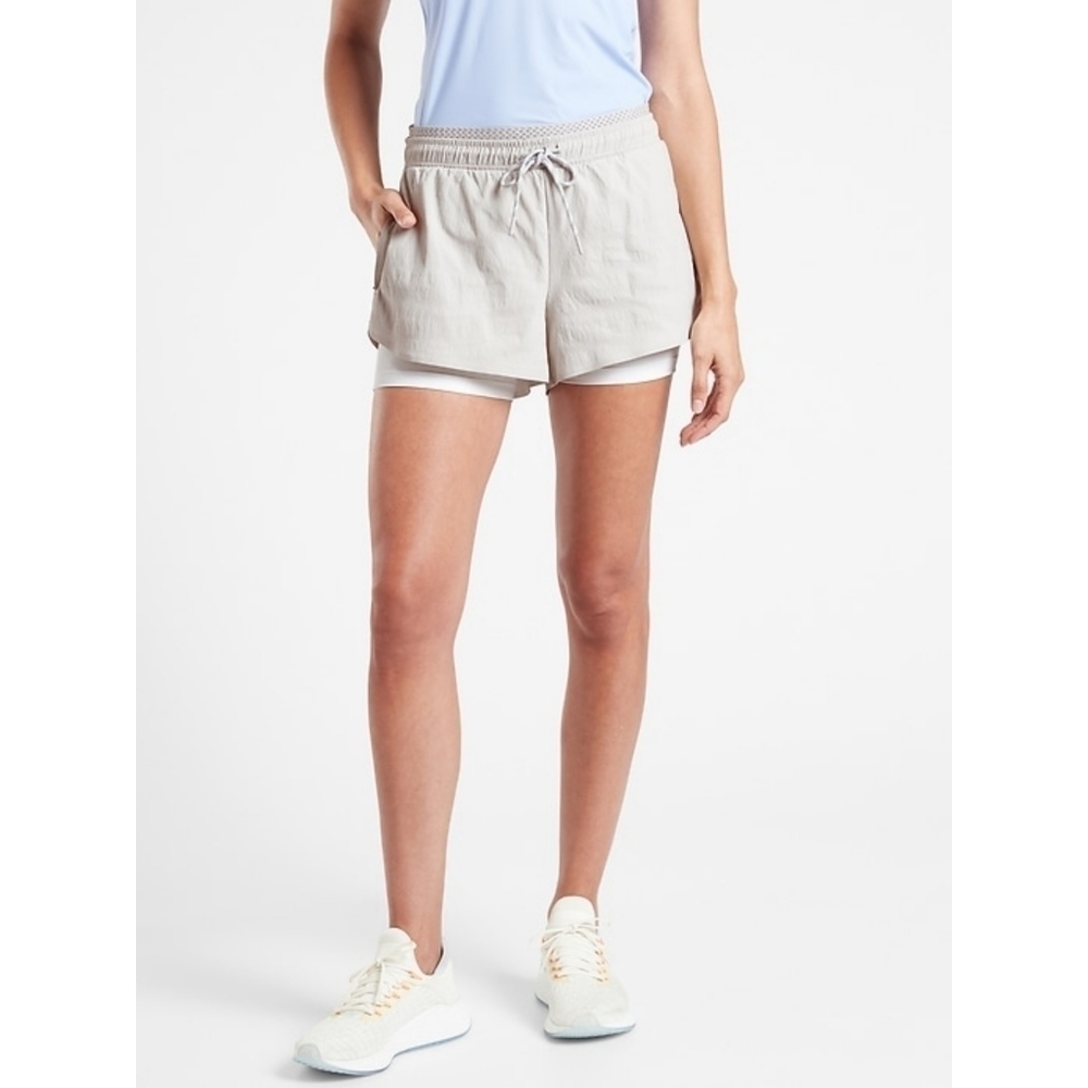 Athleta Trekkie Crest 2 in 1 Shortie in Grey Size 0